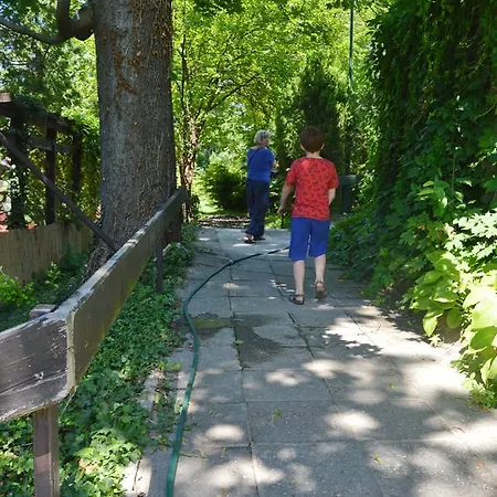 Arnyas Park Apartmanhaz Bed & Breakfast *