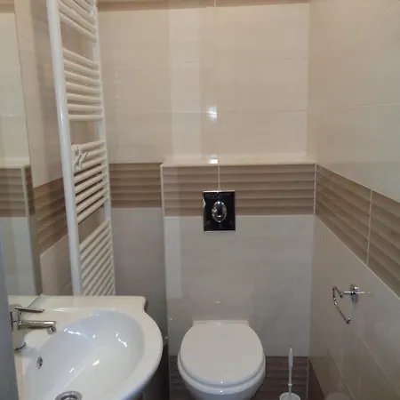 Arnyas Park Apartmanhaz Bed & Breakfast