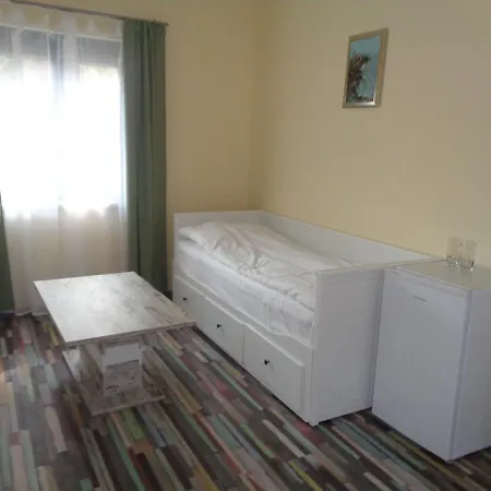 Arnyas Park Apartmanhaz Frühstückspension