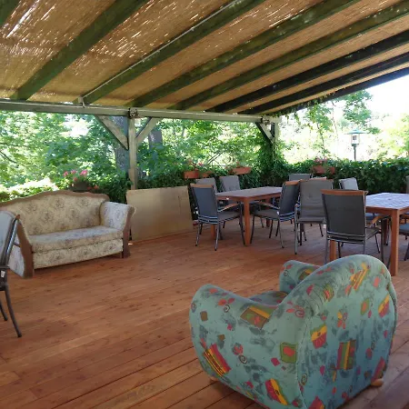 Arnyas Park Apartmanhaz Bed & Breakfast