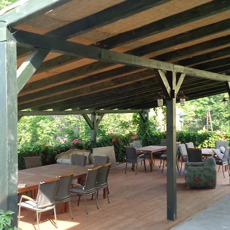 Bed & Breakfast Arnyas Park Apartmanhaz Balatonalmádi