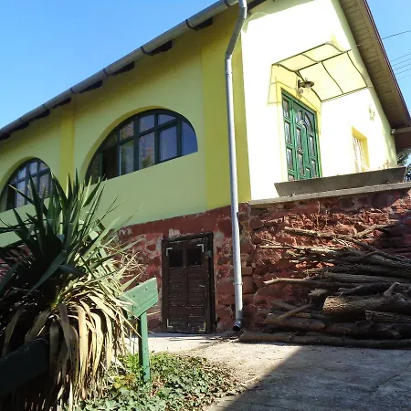 Arnyas Park Apartmanhaz * Balatonalmádi