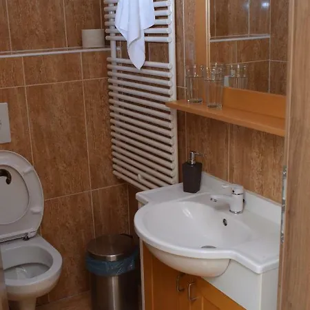 Arnyas Park Apartmanhaz Bed & Breakfast
