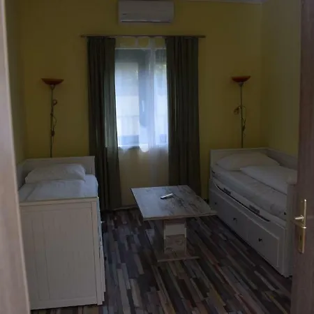 Arnyas Park Apartmanhaz *