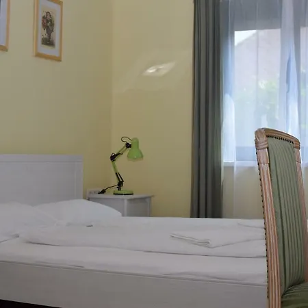 Arnyas Park Apartmanhaz Bed & Breakfast *