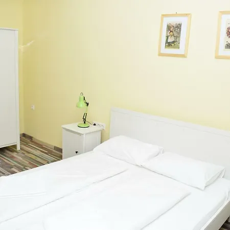 Arnyas Park Apartmanhaz Bed & Breakfast *