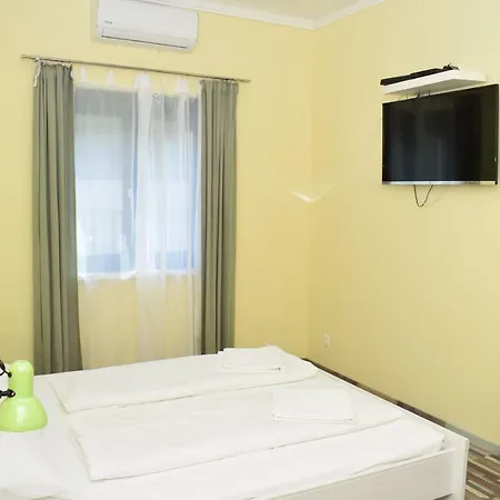 Arnyas Park Apartmanhaz Bed & Breakfast Balatonalmádi