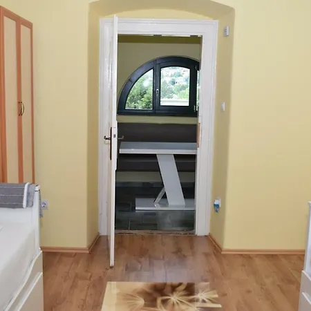Arnyas Park Apartmanhaz Bed & Breakfast Balatonalmádi