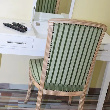 Frühstückspension Arnyas Park Apartmanhaz Balatonalmádi