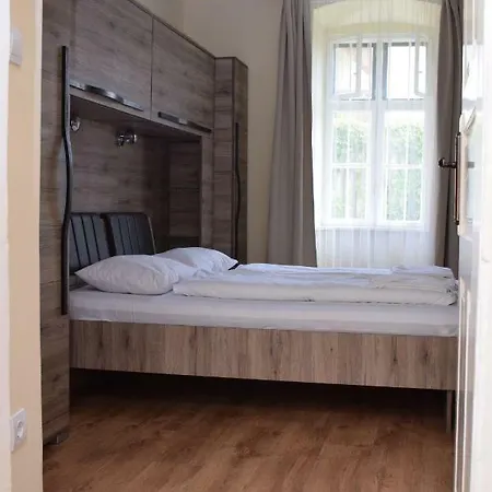 Frühstückspension Arnyas Park Apartmanhaz Balatonalmádi