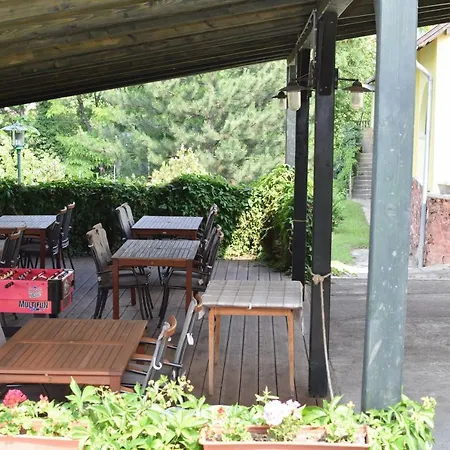 Arnyas Park Apartmanhaz Bed & Breakfast *