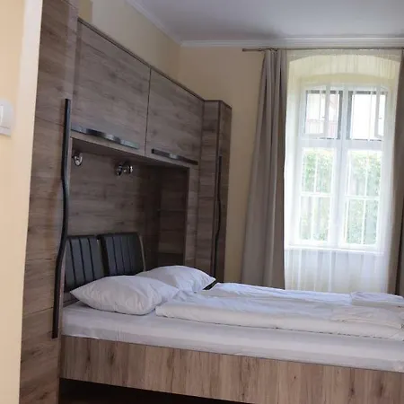 Arnyas Park Apartmanhaz Bed & Breakfast Balatonalmádi