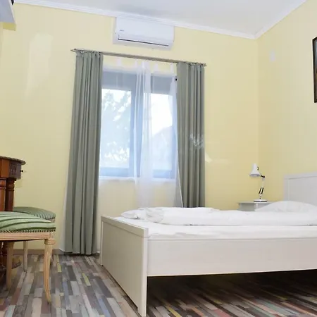 Arnyas Park Apartmanhaz *