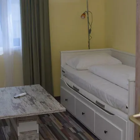 Frühstückspension Arnyas Park Apartmanhaz Balatonalmádi