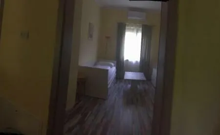 Arnyas Park Apartmanhaz Bed & Breakfast *