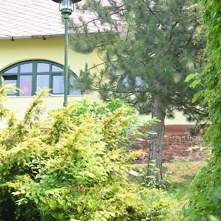 Arnyas Park Apartmanhaz