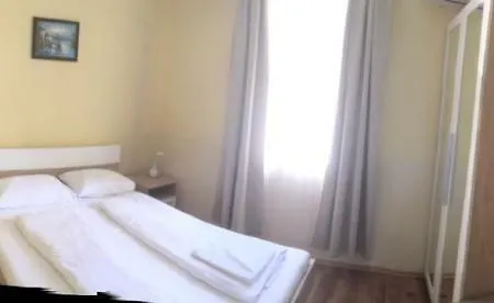 Arnyas Park Apartmanhaz Bed & Breakfast